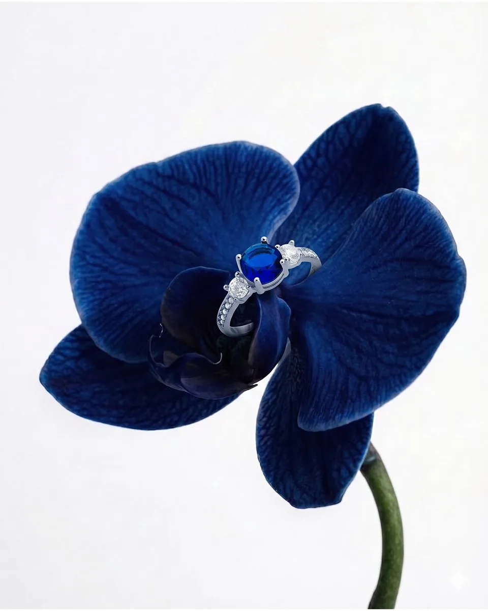Anel de safira em orquídea azul